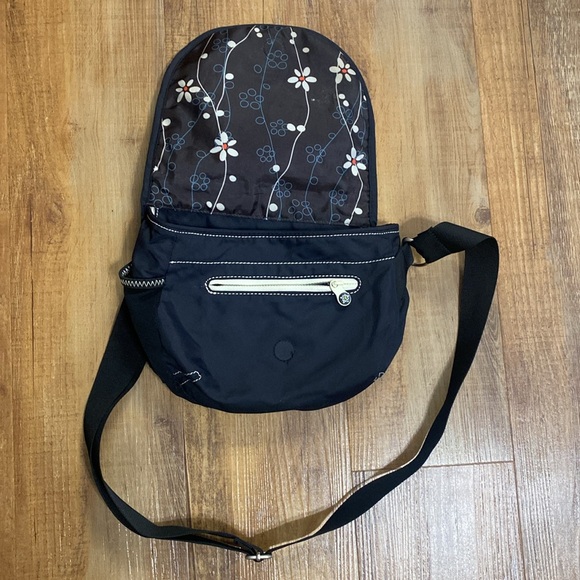 Sherpani black nylon lightweight crossbody purse with adjustable strap - Picture 2 of 11